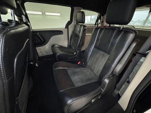 Used 2019 Dodge Grand Caravan SXT FWD image 21