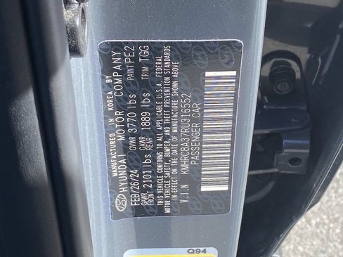 Used 2024 Hyundai Venue SEL FWD image 14