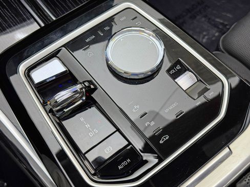 Used 2024 BMW 760i xDrive w/ Premium Package 2 image 35