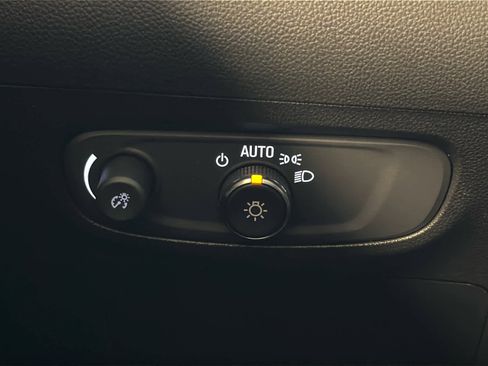 Used 2025 Buick Encore GX Sport Touring w/ Advanced Technology Package image 42