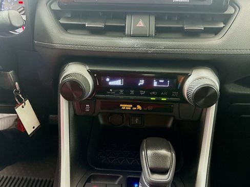 Certified 2021 Toyota RAV4 LE FWD image 17
