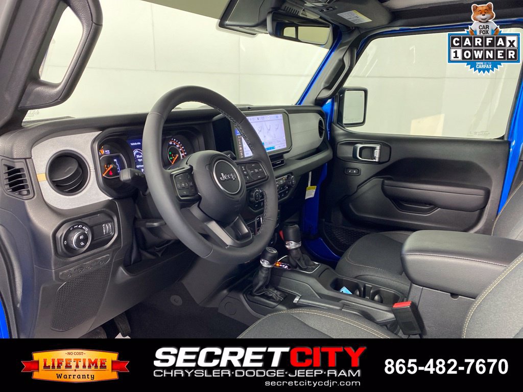 Used 2025 Jeep Gladiator Sport AWD/4WD image 11