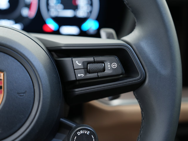 Certified 2026 Porsche Cayenne AWD/4WD image 17