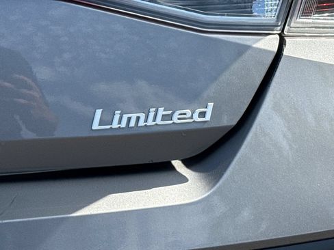 Used 2025 Hyundai Elantra Limited FWD image 13
