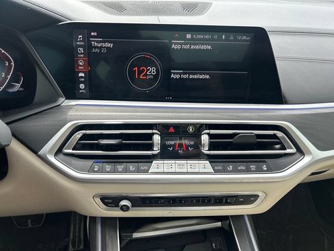 Used 2022 BMW X7 xDrive40i w/ M Sport Package AWD/4WD image 28
