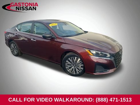 Used 2024 Nissan Altima 2.5 SV image 1