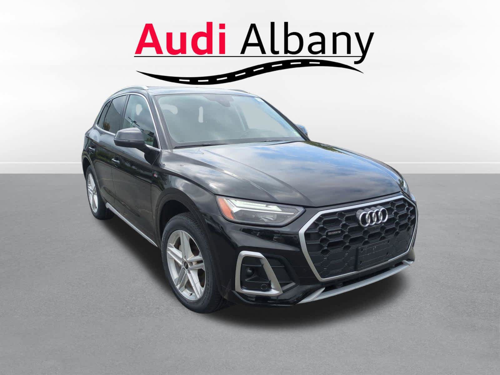 Certified 2025 Audi Q8 Premium Plus AWD/4WD image 7