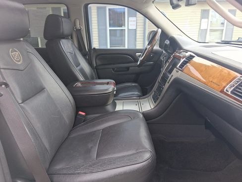 Used 2012 Cadillac Escalade Platinum AWD/4WD image 27