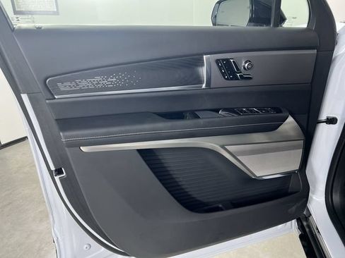 Certified 2026 Cadillac Vistiq Platinum w/ LPO, Floor Liner Package AWD/4WD image 22