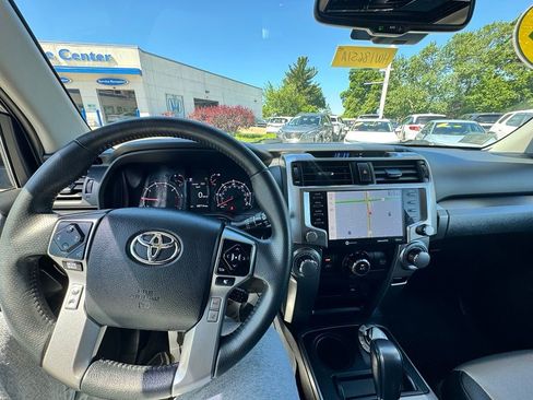 Used 2022 Toyota 4Runner SR5 Premium w/ Moonroof Package AWD/4WD image 10