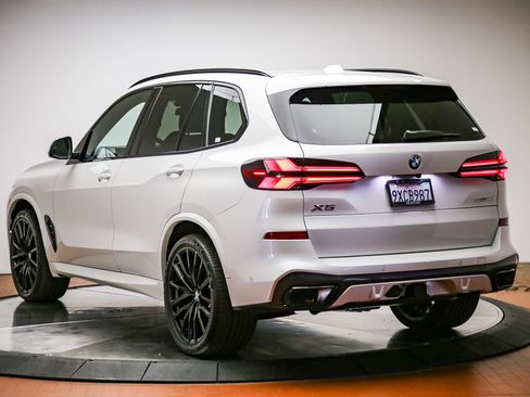 Used 2026 BMW X5 sDrive40i RWD image 2