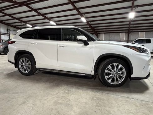 Used 2021 Toyota Highlander Limited image 5