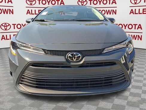 Used 2025 Toyota Corolla LE FWD image 2