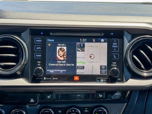 Used 2017 Toyota Tacoma TRD Sport AWD/4WD image 15