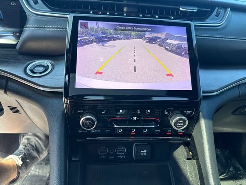 Certified 2021 Jeep Grand Cherokee L Overland w/ Luxury Tech Group IV AWD/4WD image 14