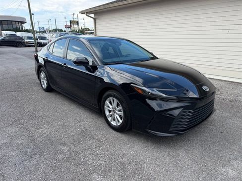 Used 2025 Toyota Camry LE w/ Convenience Package FWD image 3