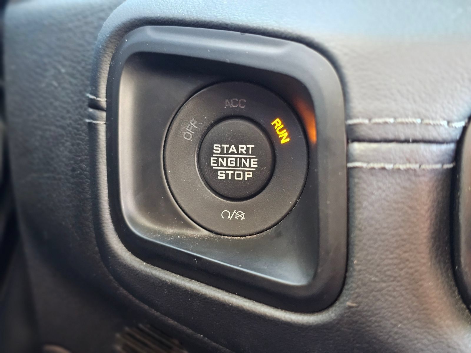 Used 2024 Jeep Wrangler Unlimited Sahara AWD/4WD image 23