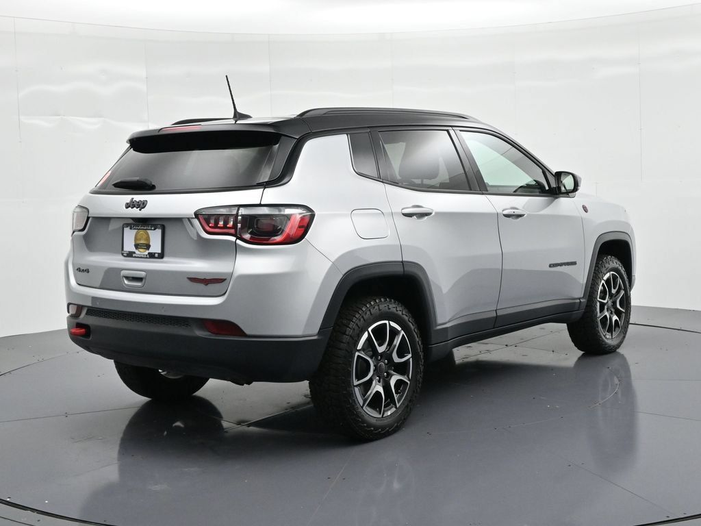Used 2025 Jeep Compass Trailhawk AWD/4WD image 5