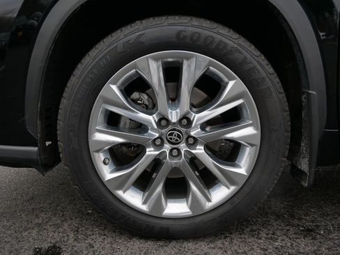 Used 2023 Toyota Highlander Limited image 15