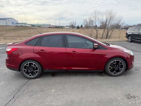 Used 2014 Ford Focus SE w/ Equipment Group 201A image 5