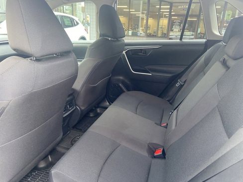 Used 2022 Toyota RAV4 LE image 12