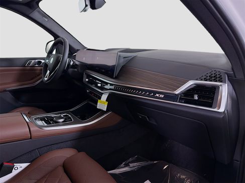 New 2026 BMW X5 xDrive40i w/ Climate Comfort Package image 32