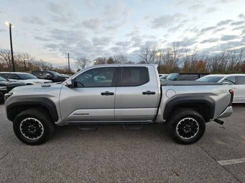Used 2025 Toyota Tacoma TRD Off-Road image 36