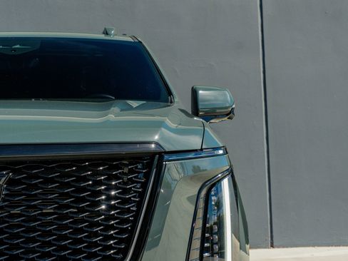Used 2025 Cadillac Escalade V w/ LPO, ONYX Package AWD/4WD image 31