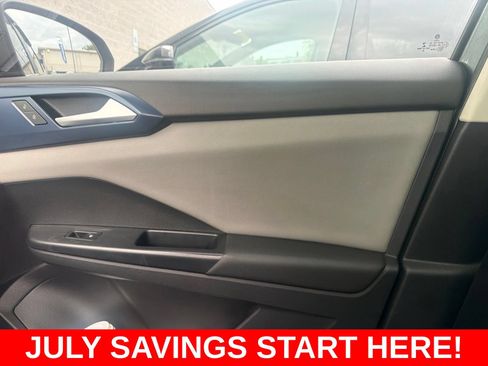 Used 2023 Volkswagen Taos SE AWD/4WD image 28