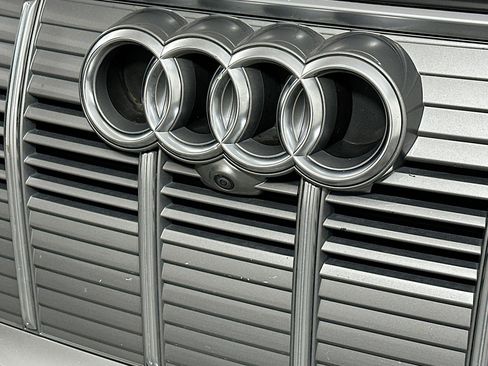 Used 2019 Audi e-tron Prestige w/ Prestige Package image 15