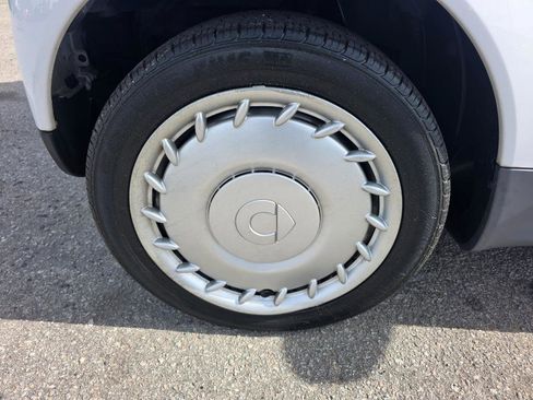 Used 2015 smart fortwo pure image 12