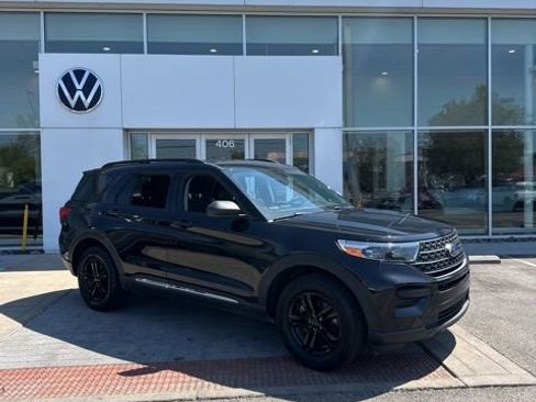 Used 2022 Ford Explorer XLT image 1