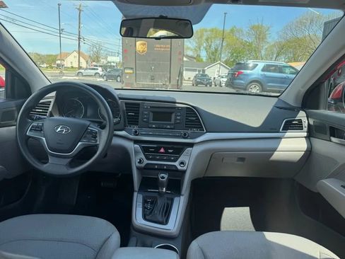 Used 2017 Hyundai Elantra SE image 9