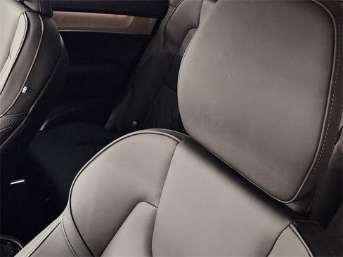 Used 2025 Volvo XC90 B5 Plus image 14