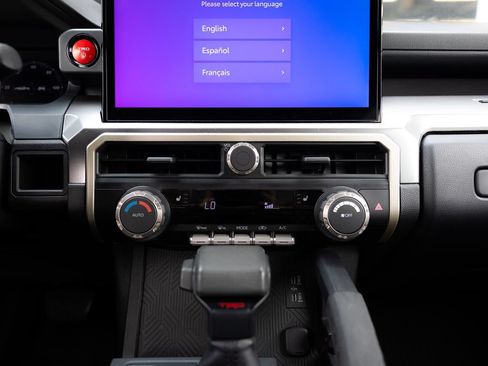 Certified 2025 Toyota Tacoma TRD Off-Road AWD/4WD image 19