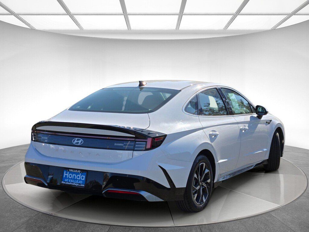 Used 2024 Hyundai Sonata SEL FWD image 3