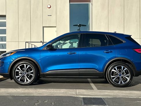 Certified 2022 Ford Escape SE w/ SE Sport Appearance Package image 6