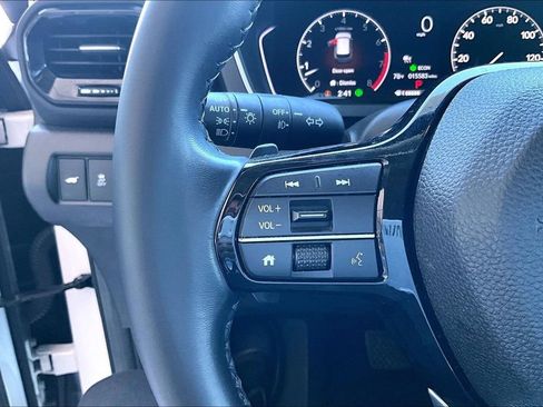 Used 2025 Honda Pilot Touring image 7