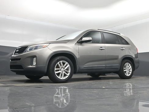 Used 2015 Kia Sorento LX image 43