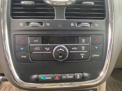 Used 2013 Chrysler Town & Country Touring-L w/ Entertainment Group #2 image 20