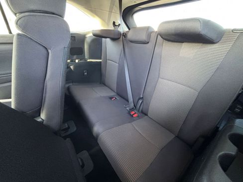 Used 2025 Toyota Highlander LE image 30