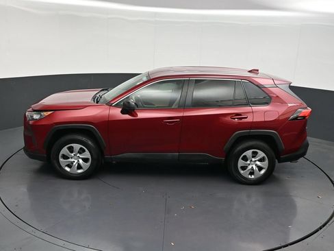 Used 2022 Toyota RAV4 LE FWD image 11