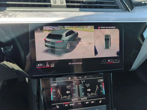 Used 2021 Audi e-tron Premium w/ Convenience Plus Package AWD/4WD image 29
