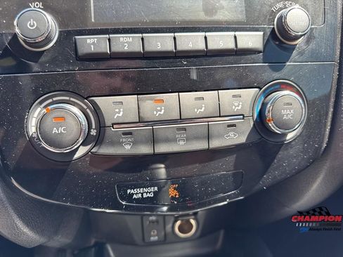 Used 2016 Nissan Rogue FWD image 13