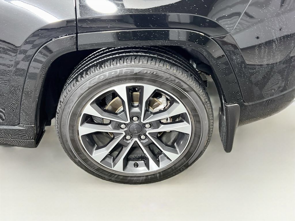 Used 2022 Jeep Grand Cherokee Overland AWD/4WD image 29