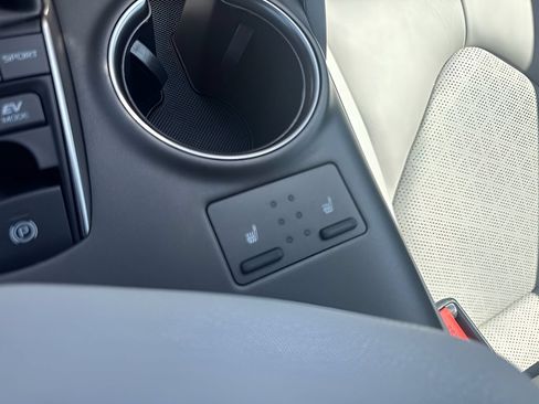 Used 2022 Toyota Camry XSE FWD image 11