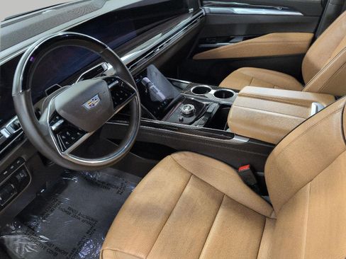 Certified 2025 Cadillac Escalade ESV Premium Luxury w/ Touring Package AWD/4WD image 9