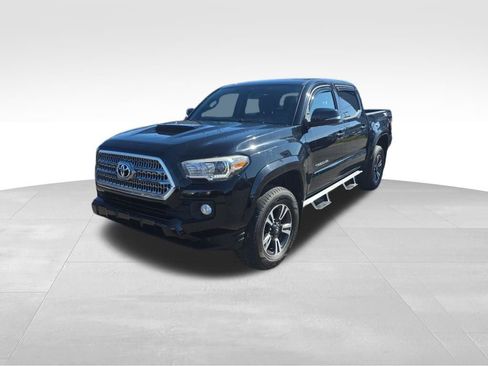 Used 2016 Toyota Tacoma TRD Sport image 3