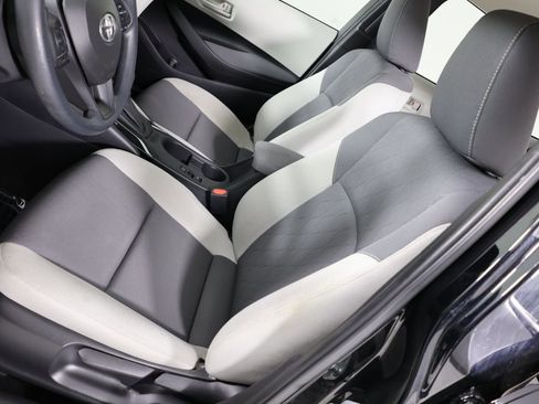 Used 2023 Toyota Corolla LE image 8