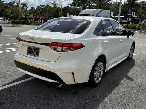 Used 2022 Toyota Corolla LE image 4